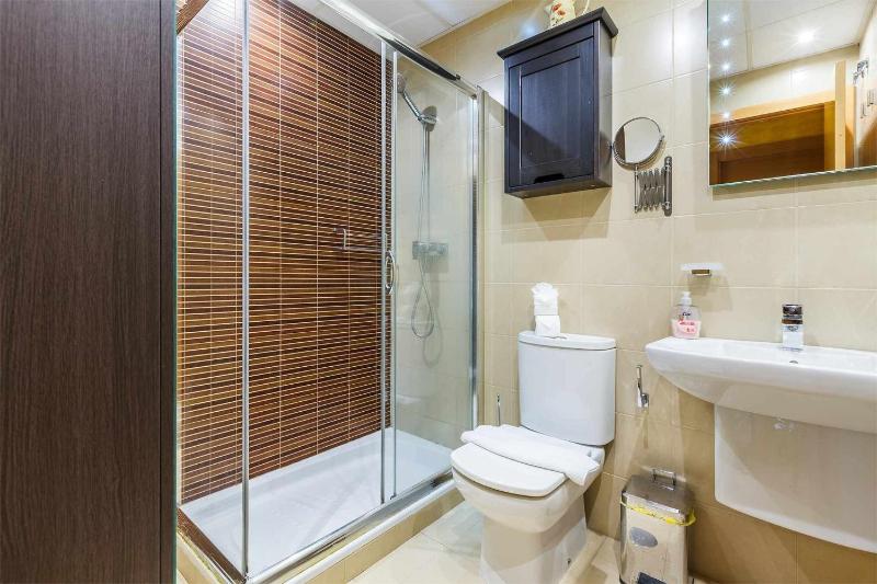 A&N Spacious Family Apartment with Pool & Parking - image 41