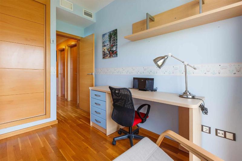 A&N Spacious Family Apartment with Pool & Parking - image 30
