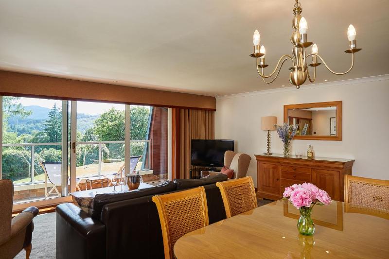 Three-Bedroom Classic Apartment image 3
