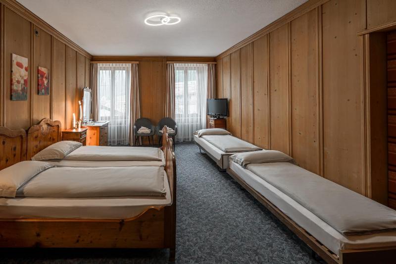 Classic Quadruple Room image 4