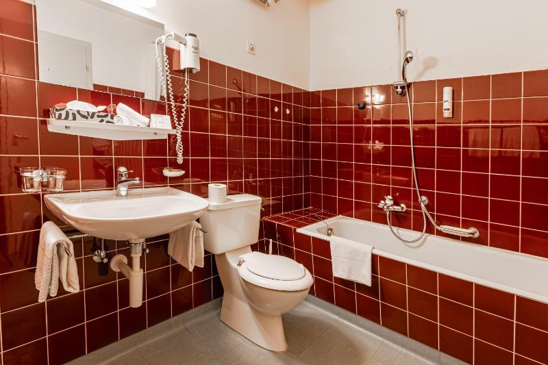 Classic Quadruple Room image 2