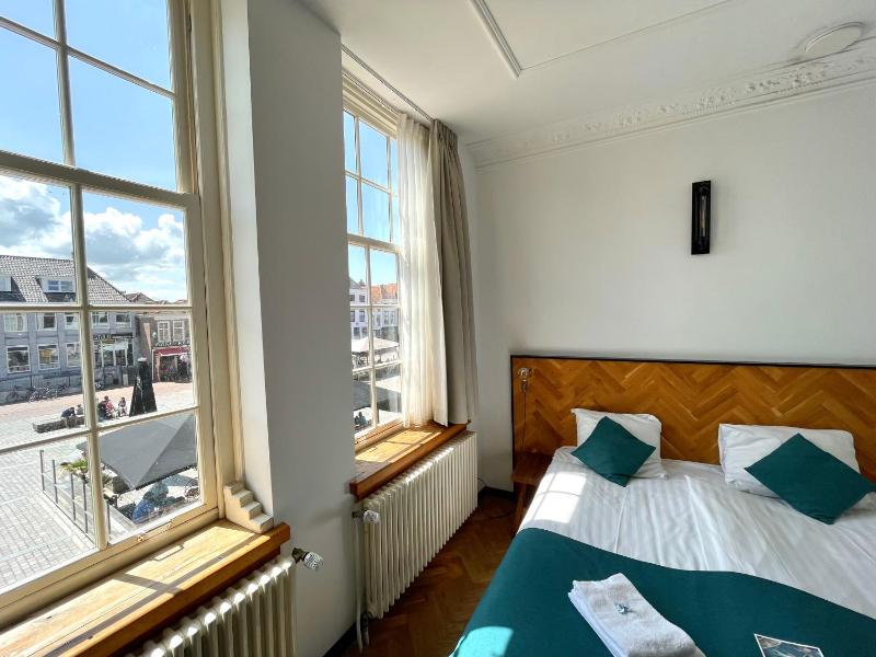 Deluxe Family Suite image 4