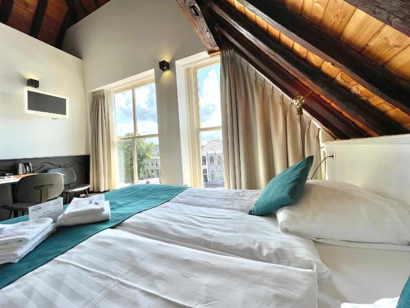 Small Double Room image 2