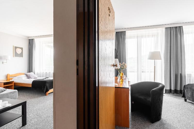 Deluxe Quadruple Room image 3