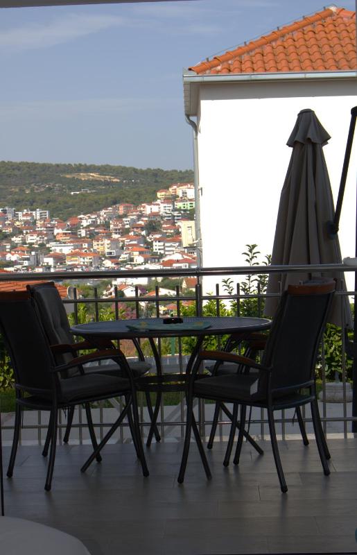 One-Bedroom Apartment with Terrace (3 Adults) image 2