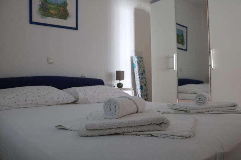One-Bedroom Apartment with Terrace (3 Adults) image 3