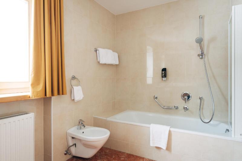 Quadruple Room image 3
