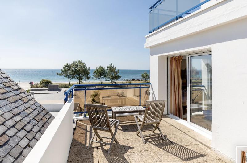 Double Room with Terrace and Sea View image 3
