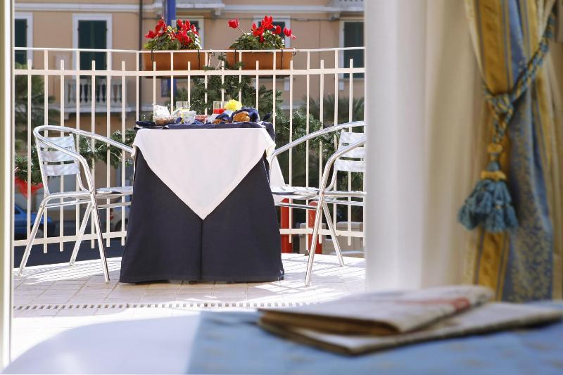 Superior Double Room image 4