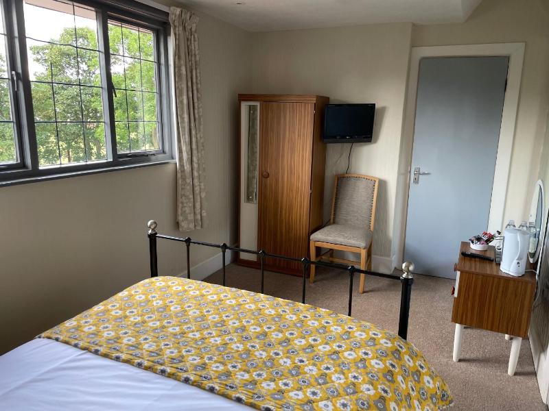 Standard Double Room image 4