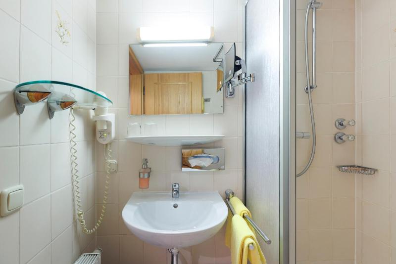 Triple Room with Balcony and Mountain View image 4