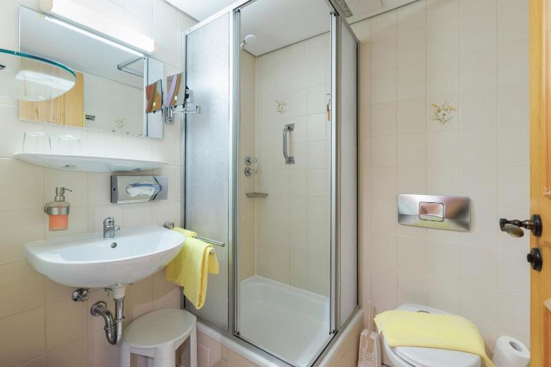Triple Room with Balcony and Mountain View image 3