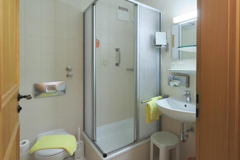 Standard Twin Room with Balcony or Terrace image 4