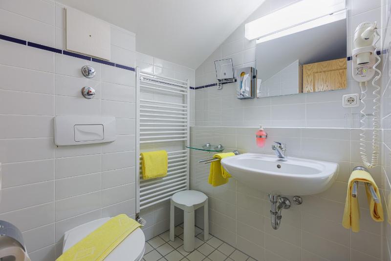 Comfort Double Room - King Bed with Balcony image 4