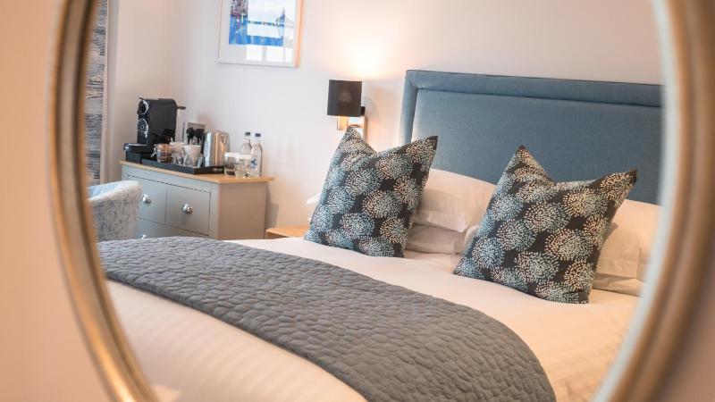 Deluxe Double Room with Sea View image 1