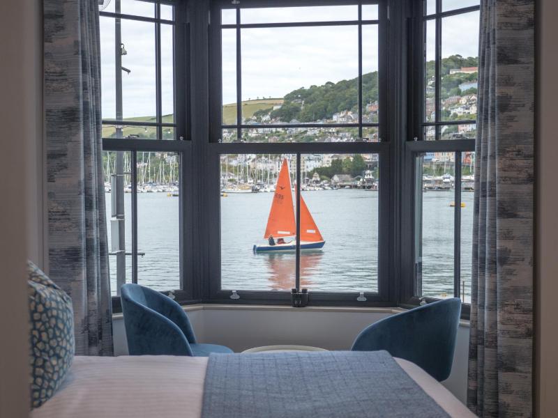 Deluxe Double Room with Sea View image 3