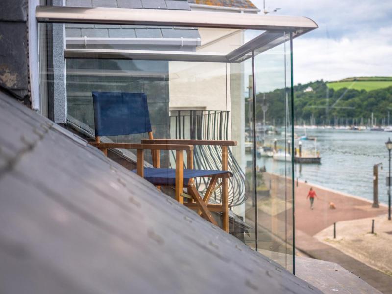 Deluxe Double or Twin Room with Balcony image 3