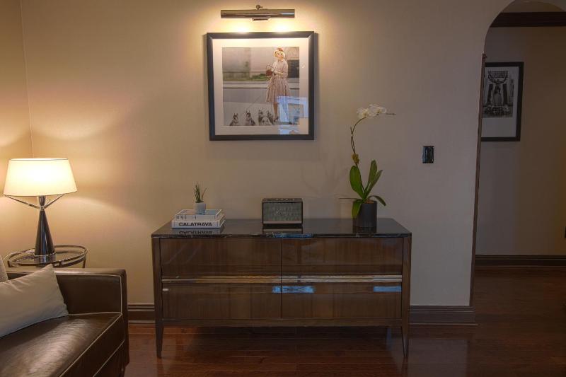 Executive Suite 1 King Bed City View image 2