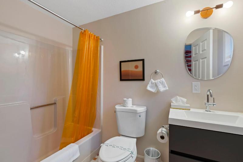 Standard Queen Room image 2