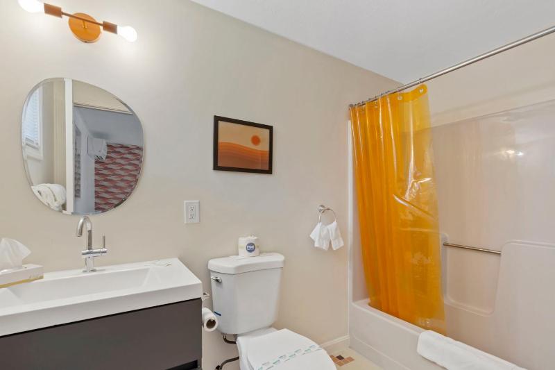 Standard Double Room image 2