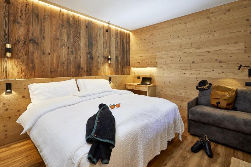 Deluxe Double or Twin Room image 1