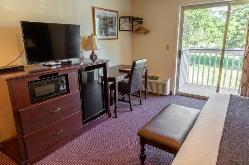 Deluxe King Room image 3