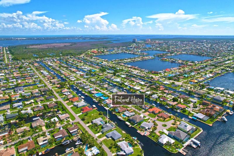 Quiet and relaxing waterfront paradise with direct access to the Gulf of Mexico Villa Just for Sun - image 4