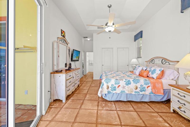 Quiet and relaxing waterfront paradise with direct access to the Gulf of Mexico Villa Just for Sun - image 24