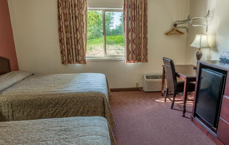 Classic Room with Two Queen Beds - Pet Friendly image 4