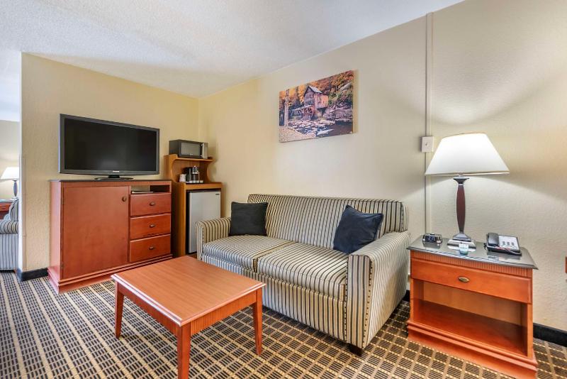 King Suite with Sofa Bed and Hot Tub image 3