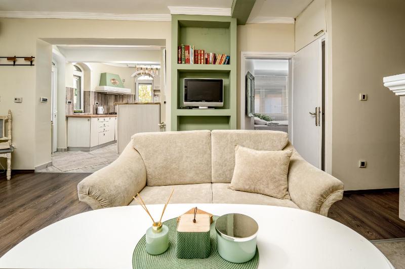 French House - image 5