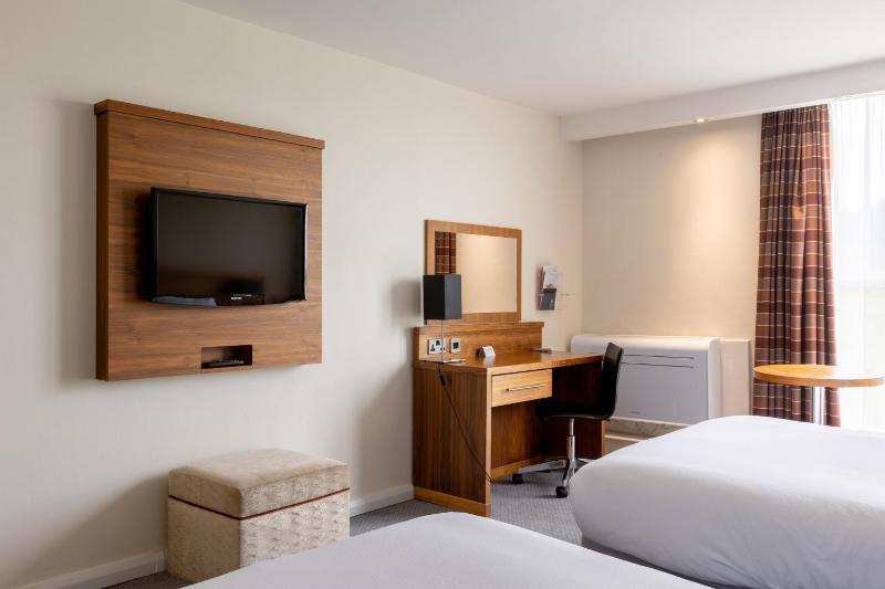 Standard Double Room with Two Double Beds and Minifridge image 2