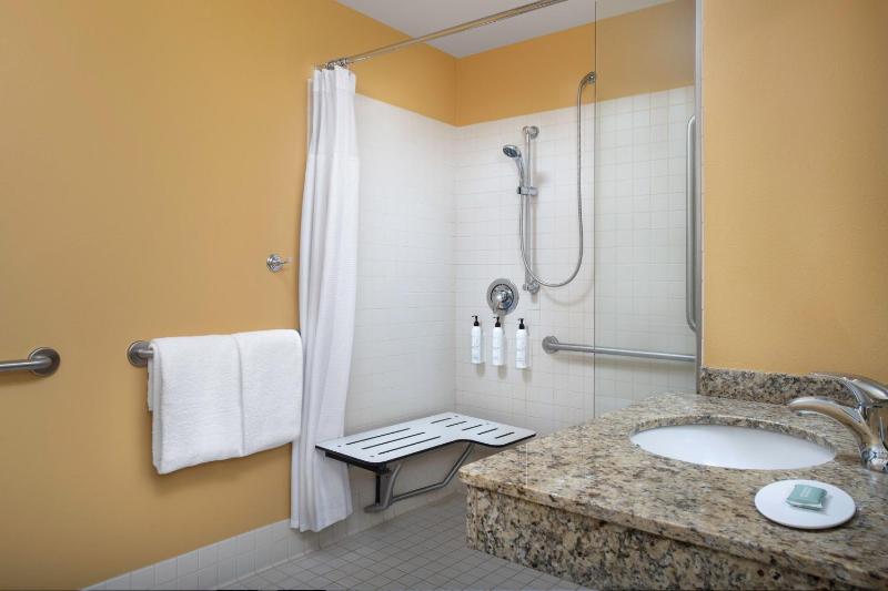 King Studio with Sofa Bed and Adapted Tub - Mobility Accessible image 2