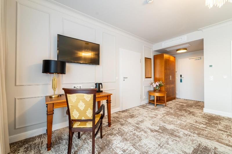 Deluxe Double Room image 3