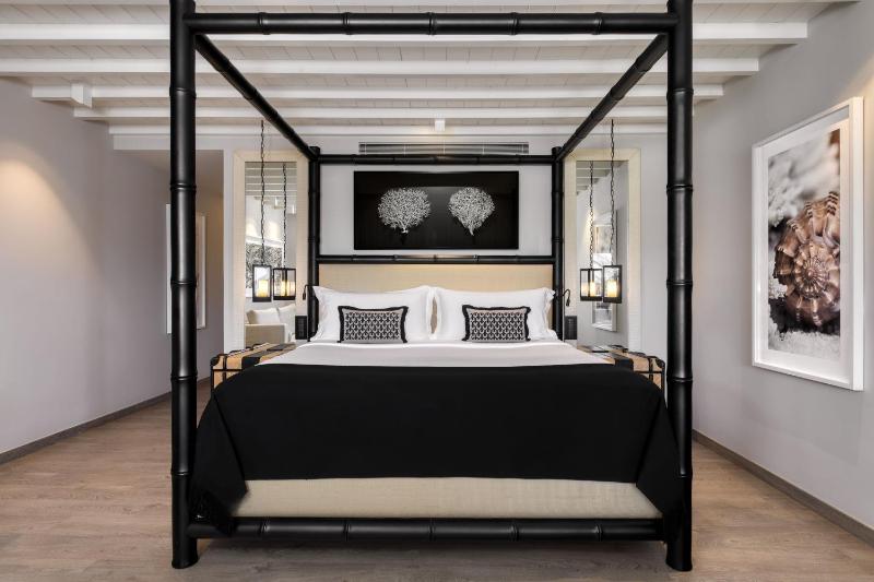 Resort, Suite, Sea view, Balcony image 3