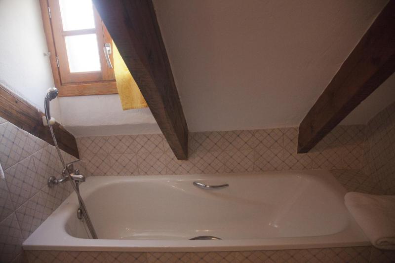 Budget Double Room image 4