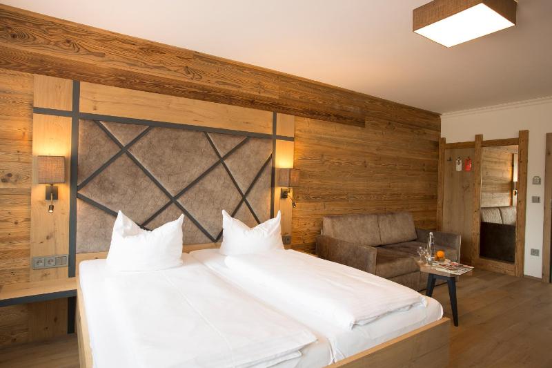 Standard Double Room image 3