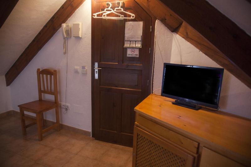 Budget Double Room image 2