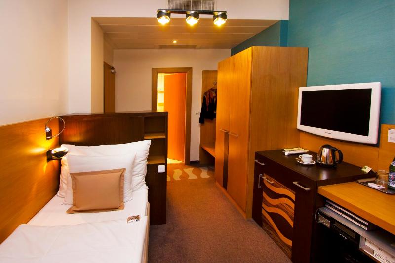 Single Room image 4