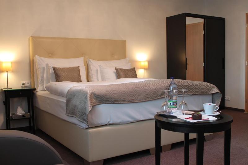 Deluxe Double Room with Shower image 4