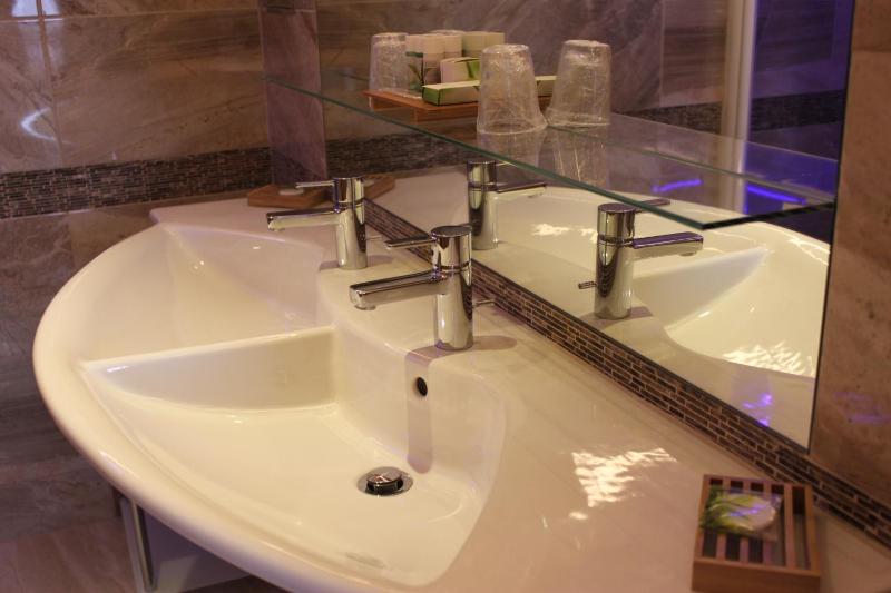 Deluxe Double Room with Castle View image 2