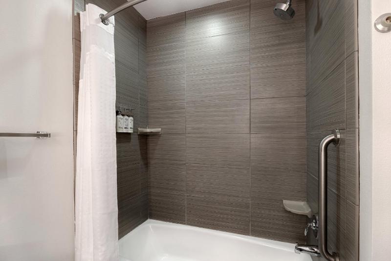 Quadruple Room - Disability Access image 4