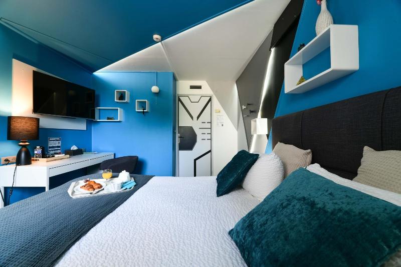 Deluxe Double Room with Shower image 2