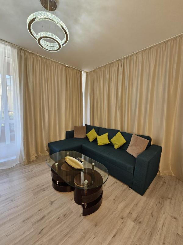 Deluxe Two-Bedroom Apartment image 4