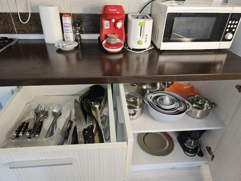 Deluxe Two-Bedroom Apartment image 2