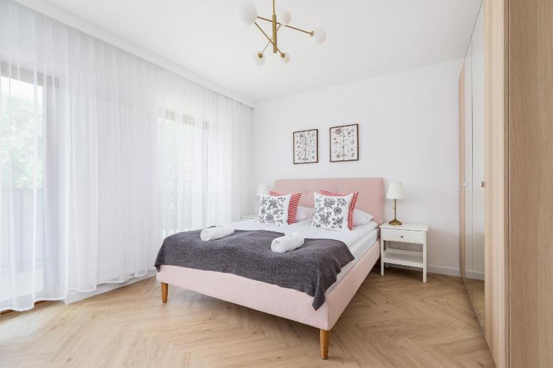 Ceglana Park Bright Studio Balcony & Parking Katowice by Noclegi Renters - image 1