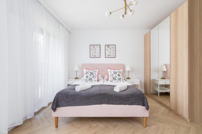 Ceglana Park Bright Studio Balcony & Parking Katowice by Noclegi Renters - image 25