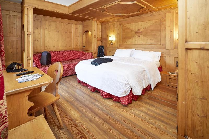 Superior Double or Twin Room with Terrace image 3