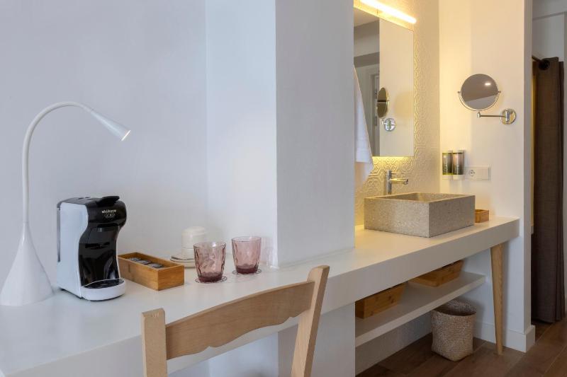 Premium Twin Room with Terrace image 4