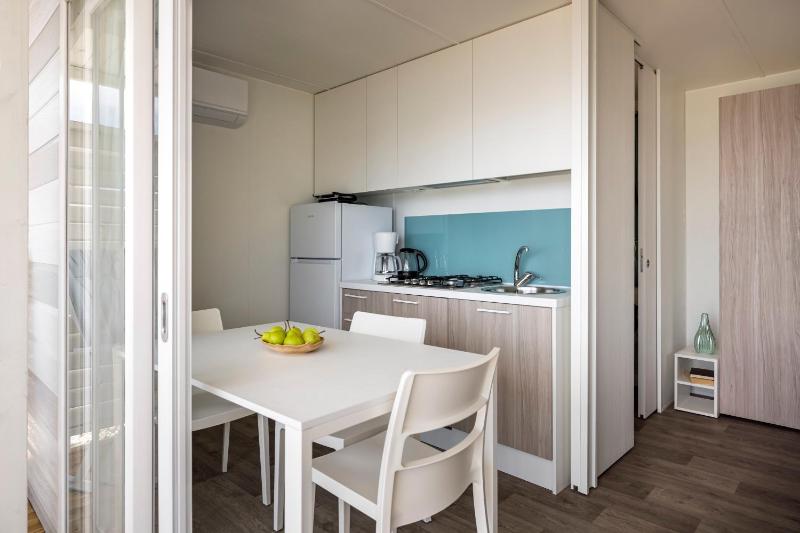 Superior View Couple One-Bedroom Mobile Home image 4